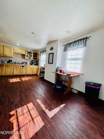 842 Nesslewood Avenue, Toledo, OH 43610