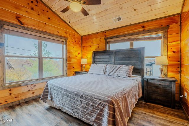 2043 Eagle Feather Drive, Sevierville, TN 37876