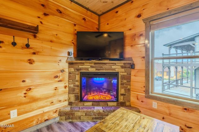 2043 Eagle Feather Drive, Sevierville, TN 37876