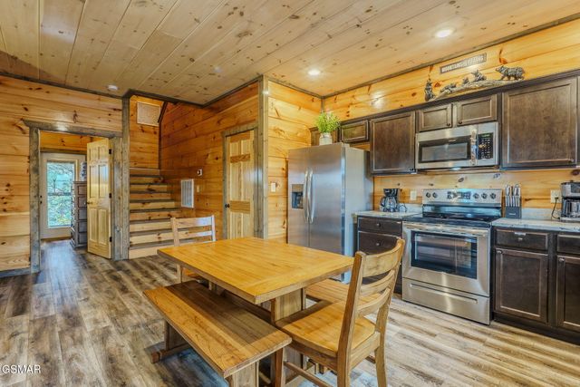 2043 Eagle Feather Drive, Sevierville, TN 37876