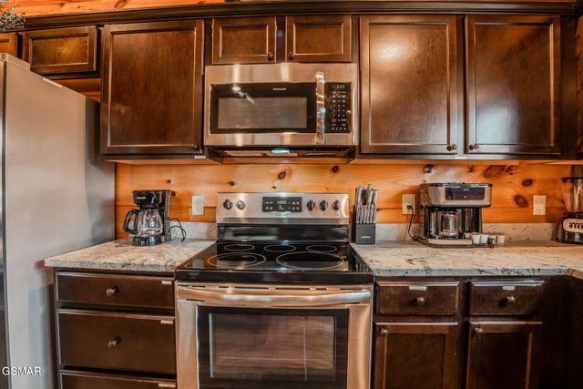 2043 Eagle Feather Drive, Sevierville, TN 37876