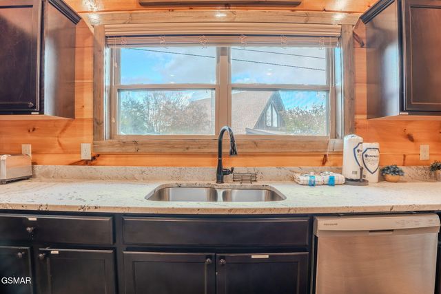 2043 Eagle Feather Drive, Sevierville, TN 37876