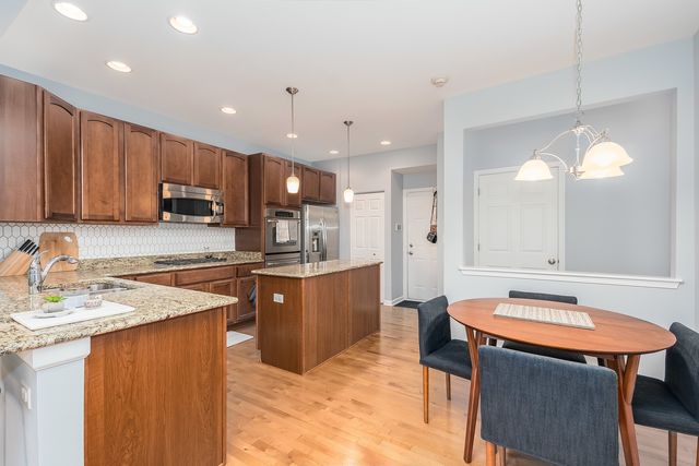 2768 Blakely Lane 2768, Naperville, IL 60540