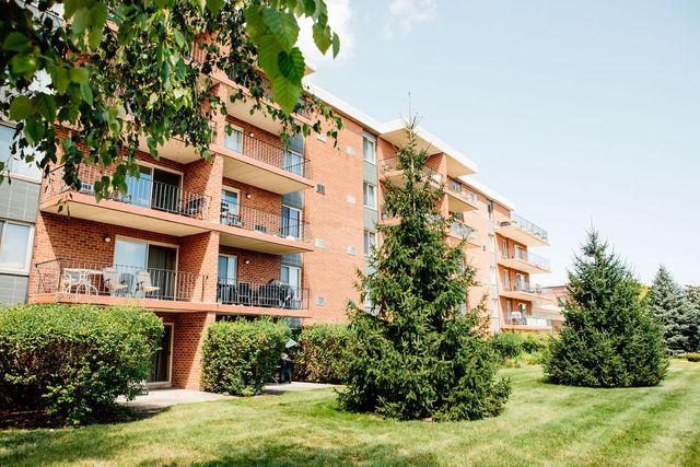 16 E Old Willow Road 206-S, Prospect Heights, IL 60070