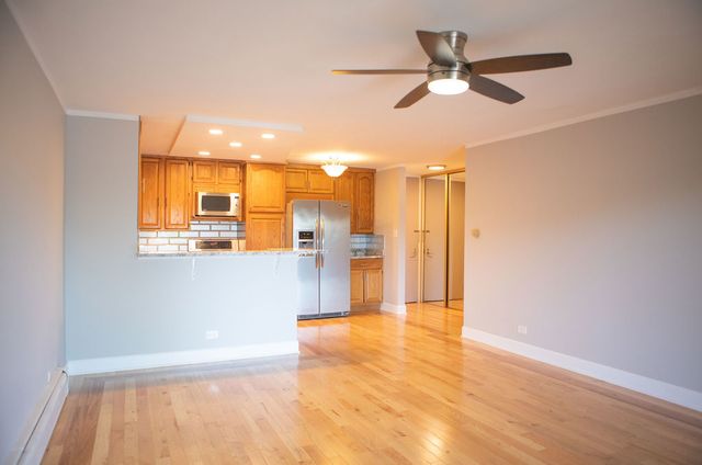 16 E Old Willow Road 206-S, Prospect Heights, IL 60070