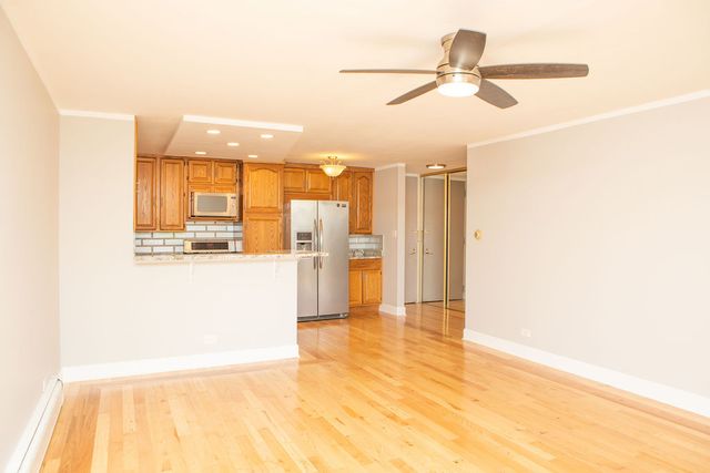 16 E Old Willow Road 206-S, Prospect Heights, IL 60070