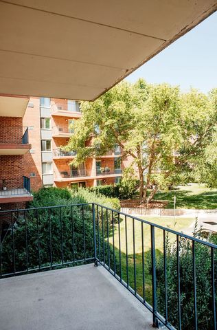 16 E Old Willow Road 206-S, Prospect Heights, IL 60070