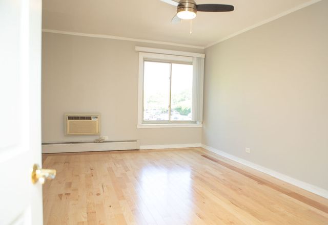 16 E Old Willow Road 206-S, Prospect Heights, IL 60070