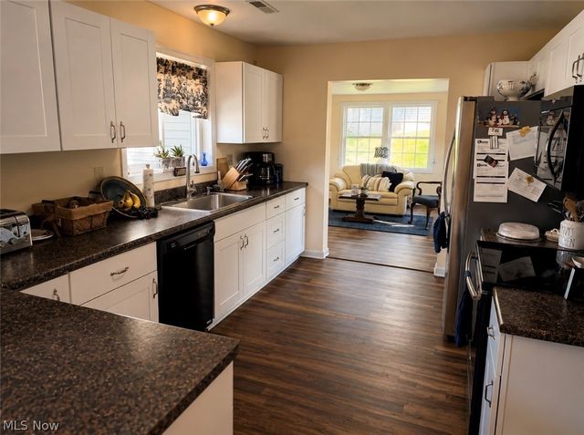 3146 Meadowwood Street NW, Massillon, OH 44646