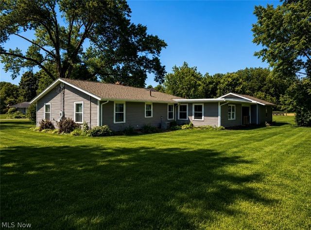 3146 Meadowwood Street NW, Massillon, OH 44646