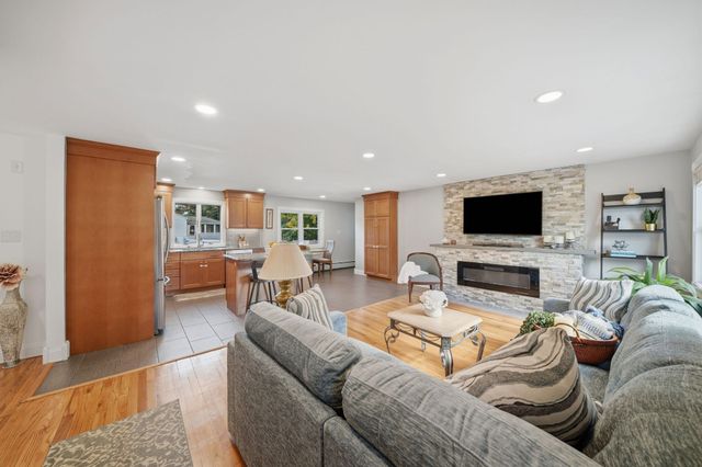 106 Harwood Ave, Littleton, MA 01460