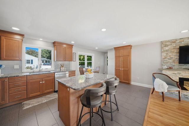 106 Harwood Ave, Littleton, MA 01460