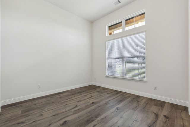 301 Hollingsworth Lane, Glenn Heights, TX 75154