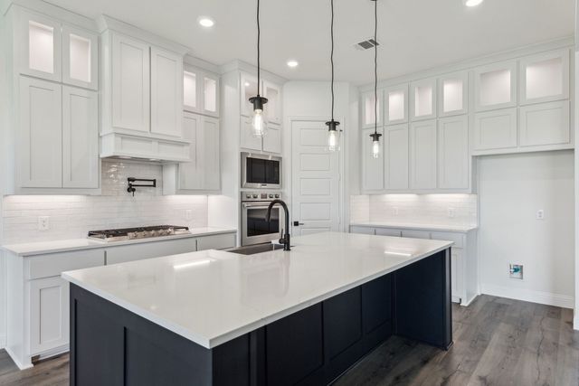 301 Hollingsworth Lane, Glenn Heights, TX 75154