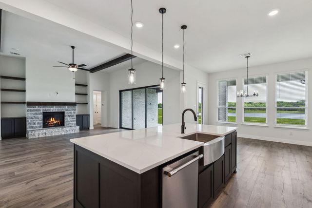 301 Hollingsworth Lane, Glenn Heights, TX 75154