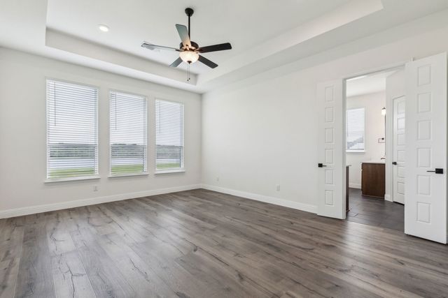 301 Hollingsworth Lane, Glenn Heights, TX 75154