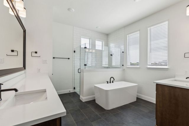 301 Hollingsworth Lane, Glenn Heights, TX 75154