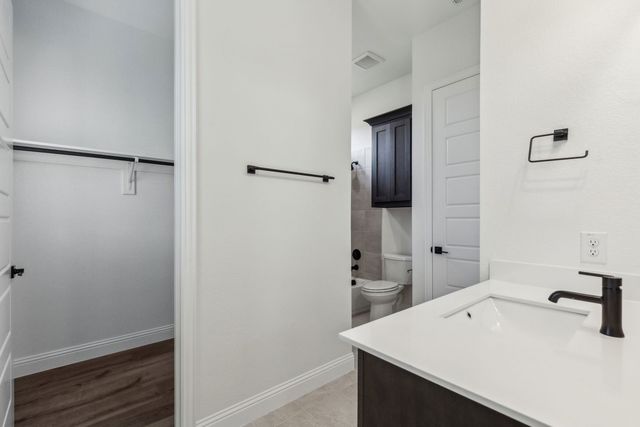 301 Hollingsworth Lane, Glenn Heights, TX 75154