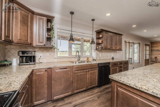 9419 S CR 95, Vernon, TX 76384