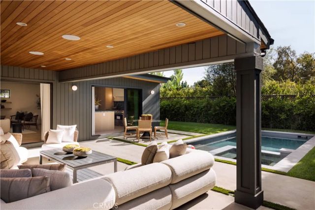 5267 Ventura Canyon Avenue, Sherman Oaks, CA 91401
