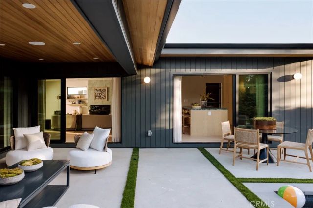 5267 Ventura Canyon Avenue, Sherman Oaks, CA 91401