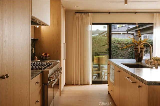5267 Ventura Canyon Avenue, Sherman Oaks, CA 91401