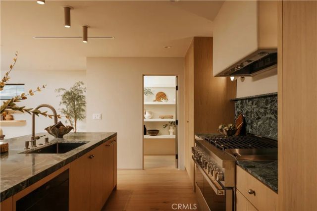 5267 Ventura Canyon Avenue, Sherman Oaks, CA 91401
