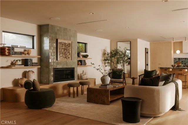 5267 Ventura Canyon Avenue, Sherman Oaks, CA 91401
