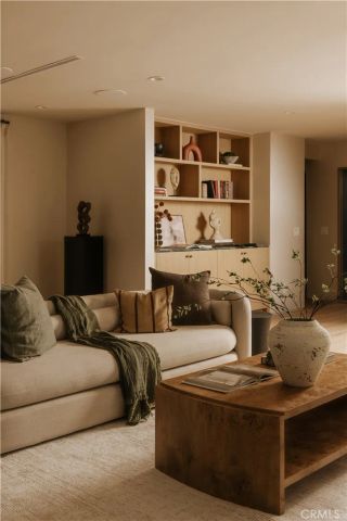 5267 Ventura Canyon Avenue, Sherman Oaks, CA 91401