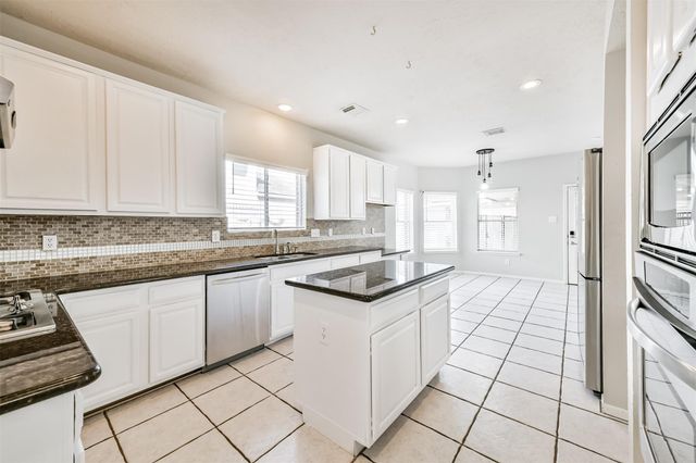 2630 Vermillion Road, Seabrook, TX 77586