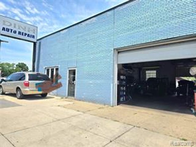 1018 W 9 Mile Road, Ferndale, MI 48220
