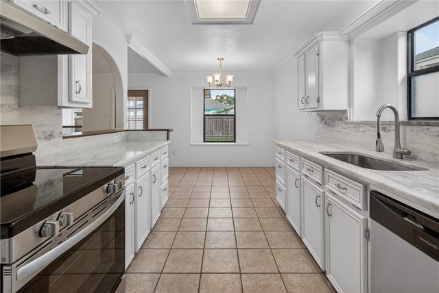 8001 Rock Crest Dr, Corpus Christi, TX 78414