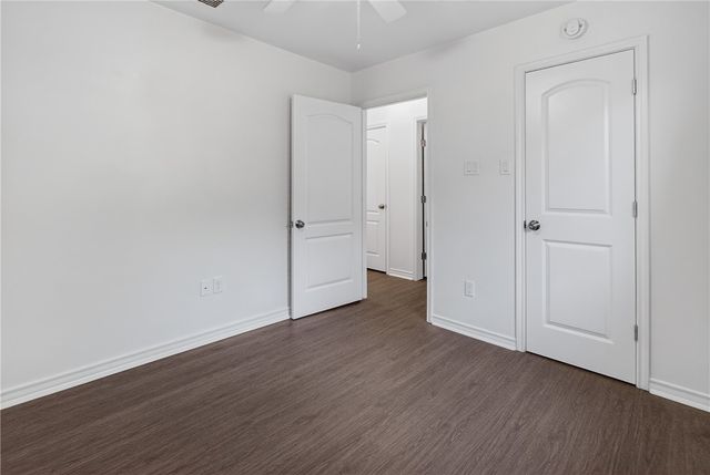 8001 Rock Crest Dr, Corpus Christi, TX 78414