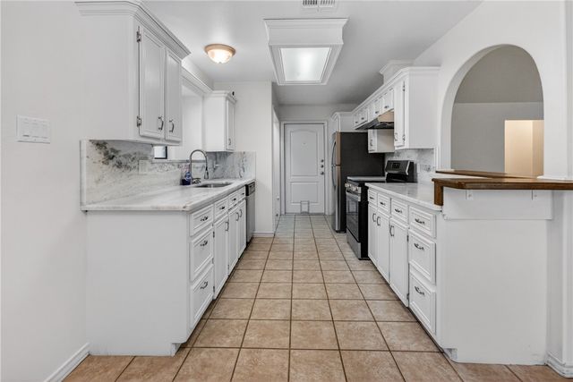 8001 Rock Crest Dr, Corpus Christi, TX 78414