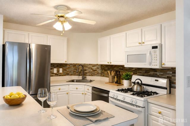 207 Prestwick Way, Edison, NJ 08820