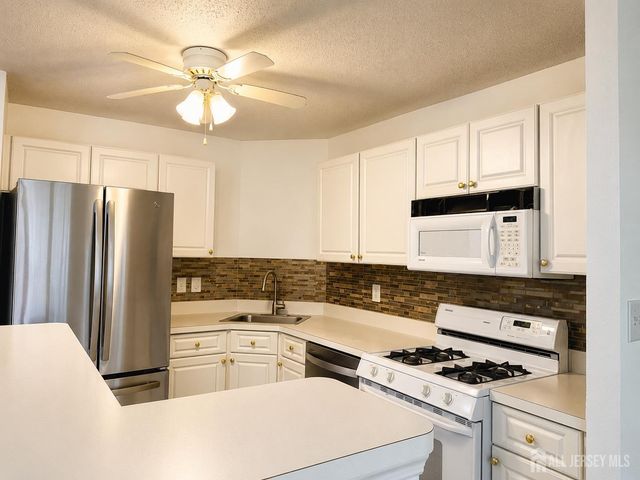 207 Prestwick Way, Edison, NJ 08820