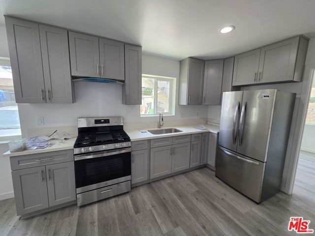 635 W 51st Street, Los Angeles, CA 90037