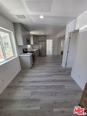 635 W 51st Street, Los Angeles, CA 90037