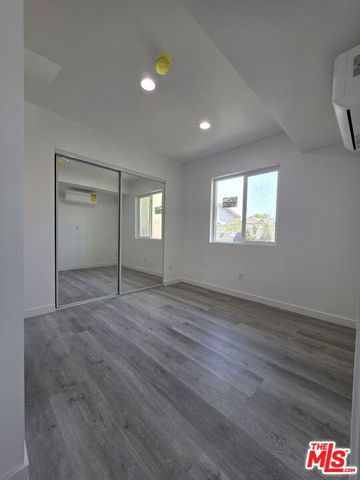 635 W 51st Street, Los Angeles, CA 90037