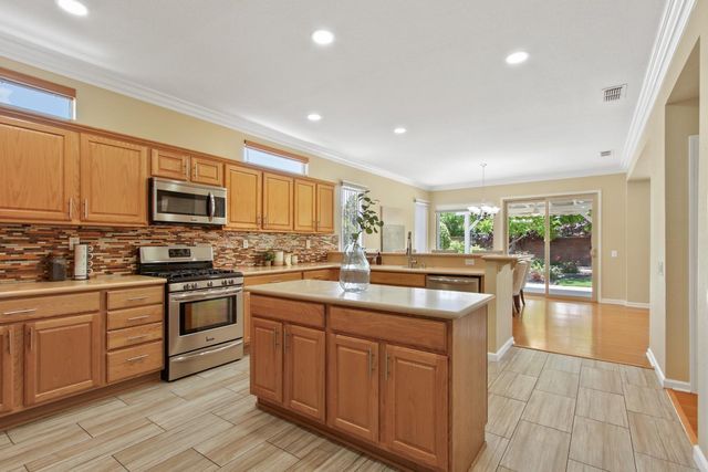 855 Waterfield Ct, Lincoln, CA 95648
