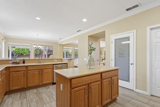 855 Waterfield Ct, Lincoln, CA 95648