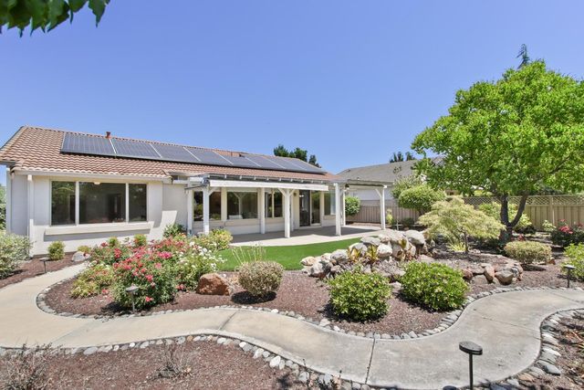 855 Waterfield Ct, Lincoln, CA 95648