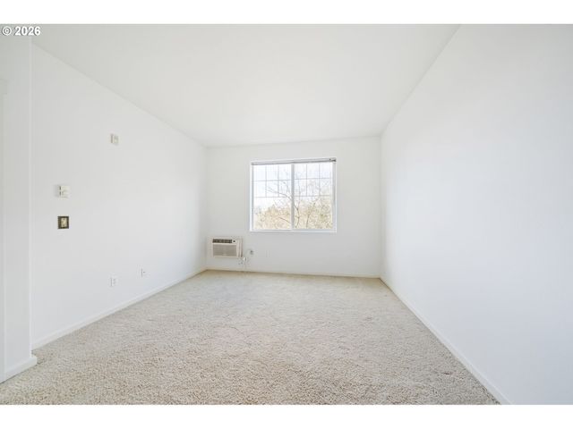 695 Nw FALLING WATERS Ln 304, Portland, OR 97229