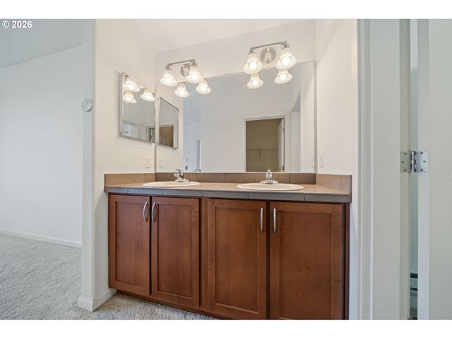 695 Nw FALLING WATERS Ln 304, Portland, OR 97229