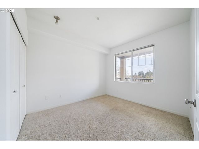 695 Nw FALLING WATERS Ln 304, Portland, OR 97229