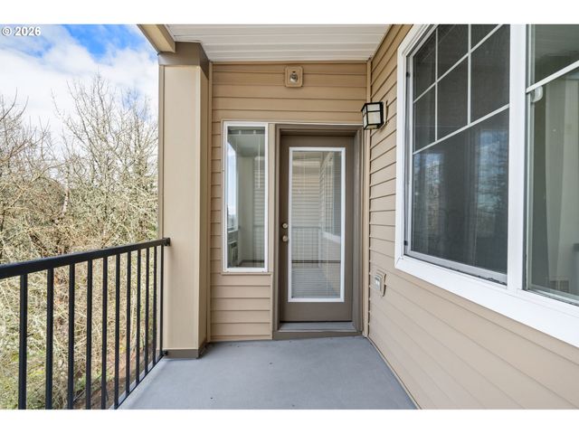 695 Nw FALLING WATERS Ln 304, Portland, OR 97229