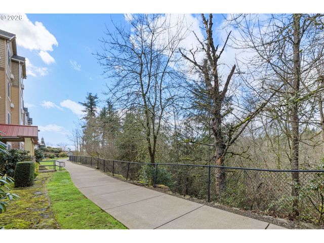 695 Nw FALLING WATERS Ln 304, Portland, OR 97229