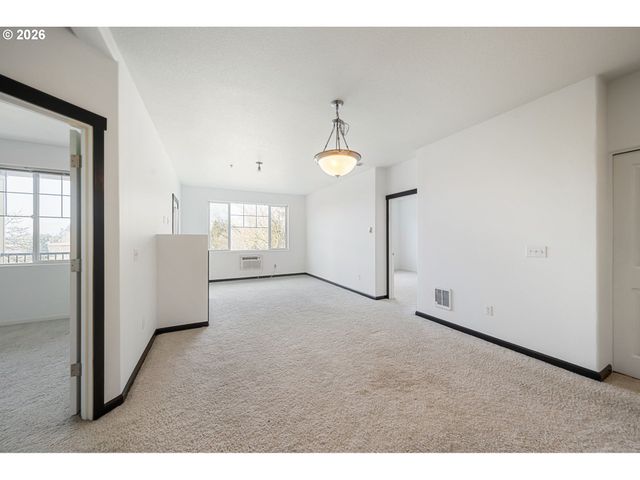 695 Nw FALLING WATERS Ln 304, Portland, OR 97229