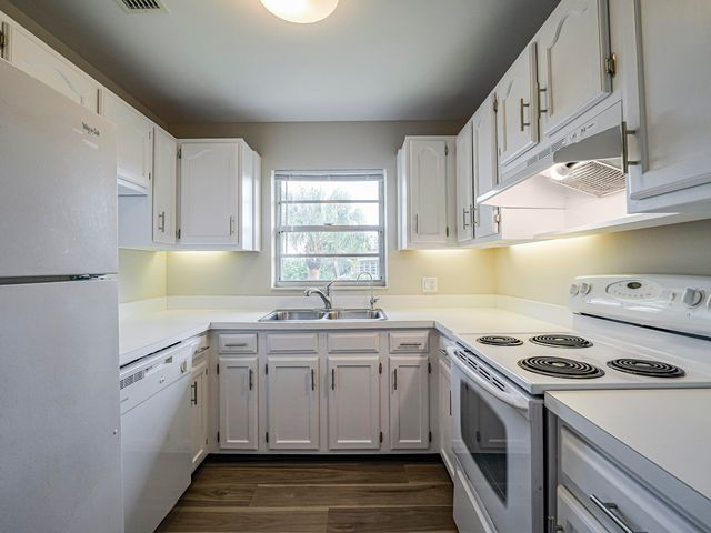 6 Vista Gardens Trail, Vero Beach, FL 32962