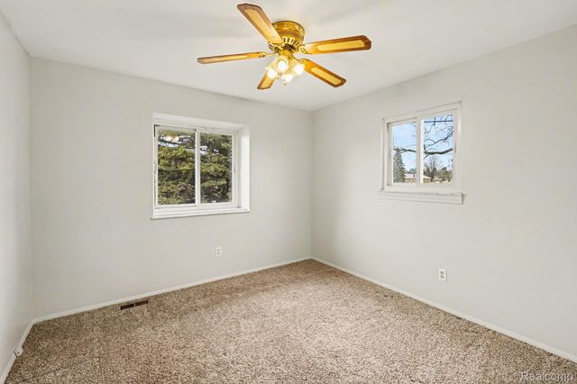 4483 Columbine Avenue, Burton, MI 48529